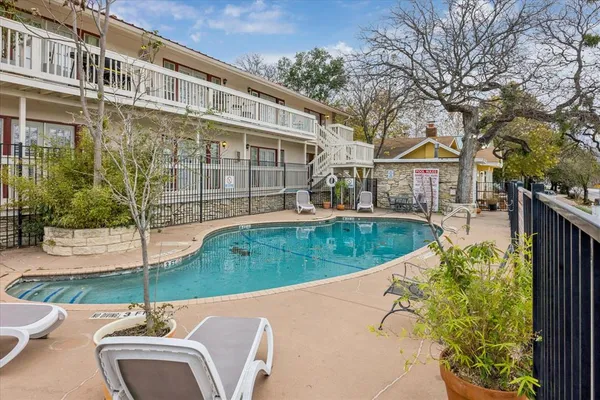$1,795 | 1510 West 6th Street, Unit 206, Austin, TX 78703