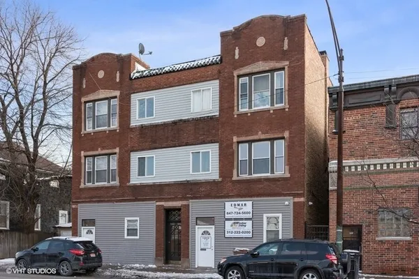 $1,800 | 4411 West Montrose Avenue, Unit 2, Chicago, IL 60641