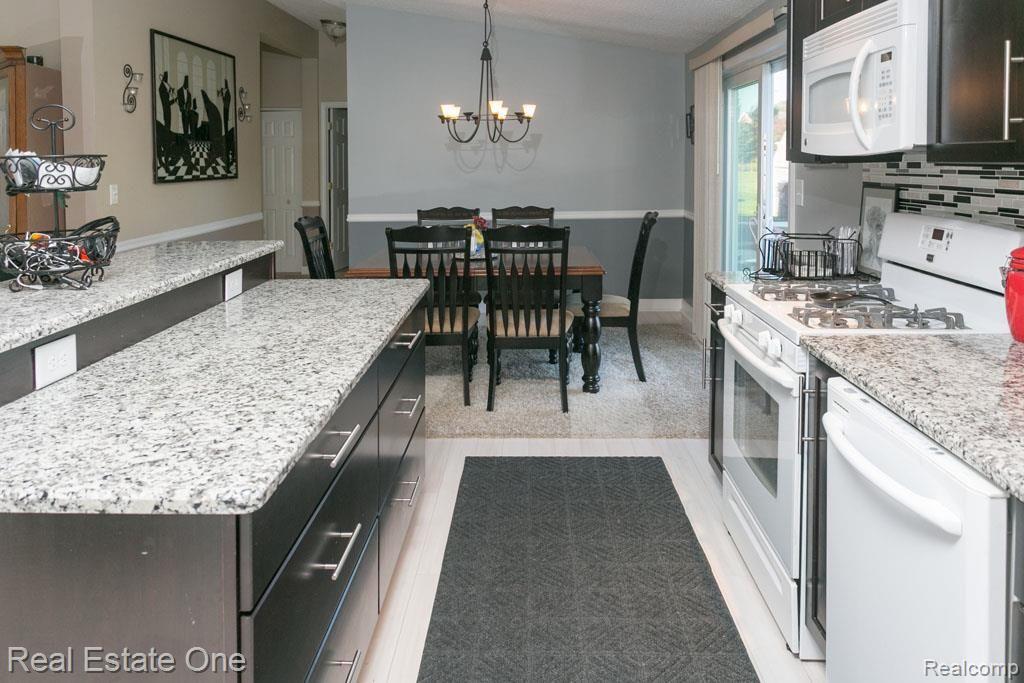 9077 Pinckney Road Pinckney, MI 48169 - Photo 12 of 33