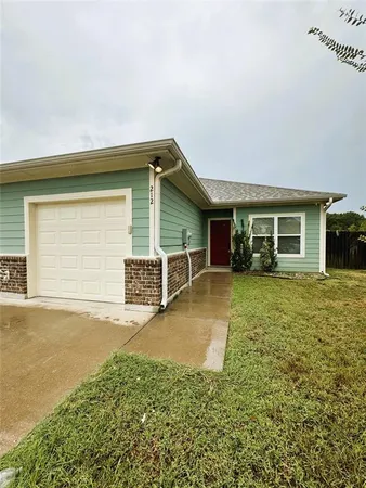 $1,450 | 212 Lasso Circle, Mabank, TX 75143