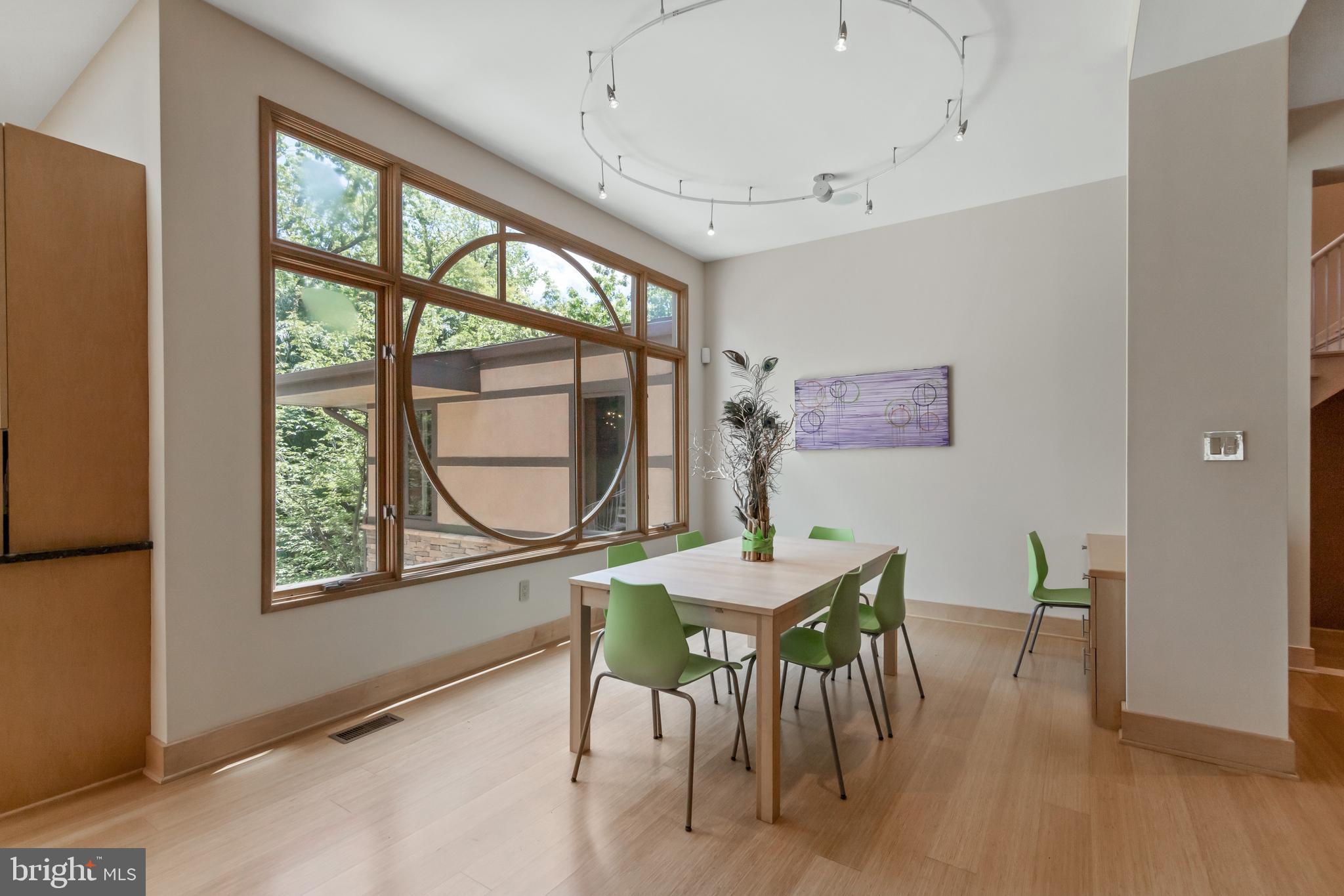 10107 Gary Road Potomac, MD 20854 - Photo 17 of 62 Breakfast Room with Large Picture Window