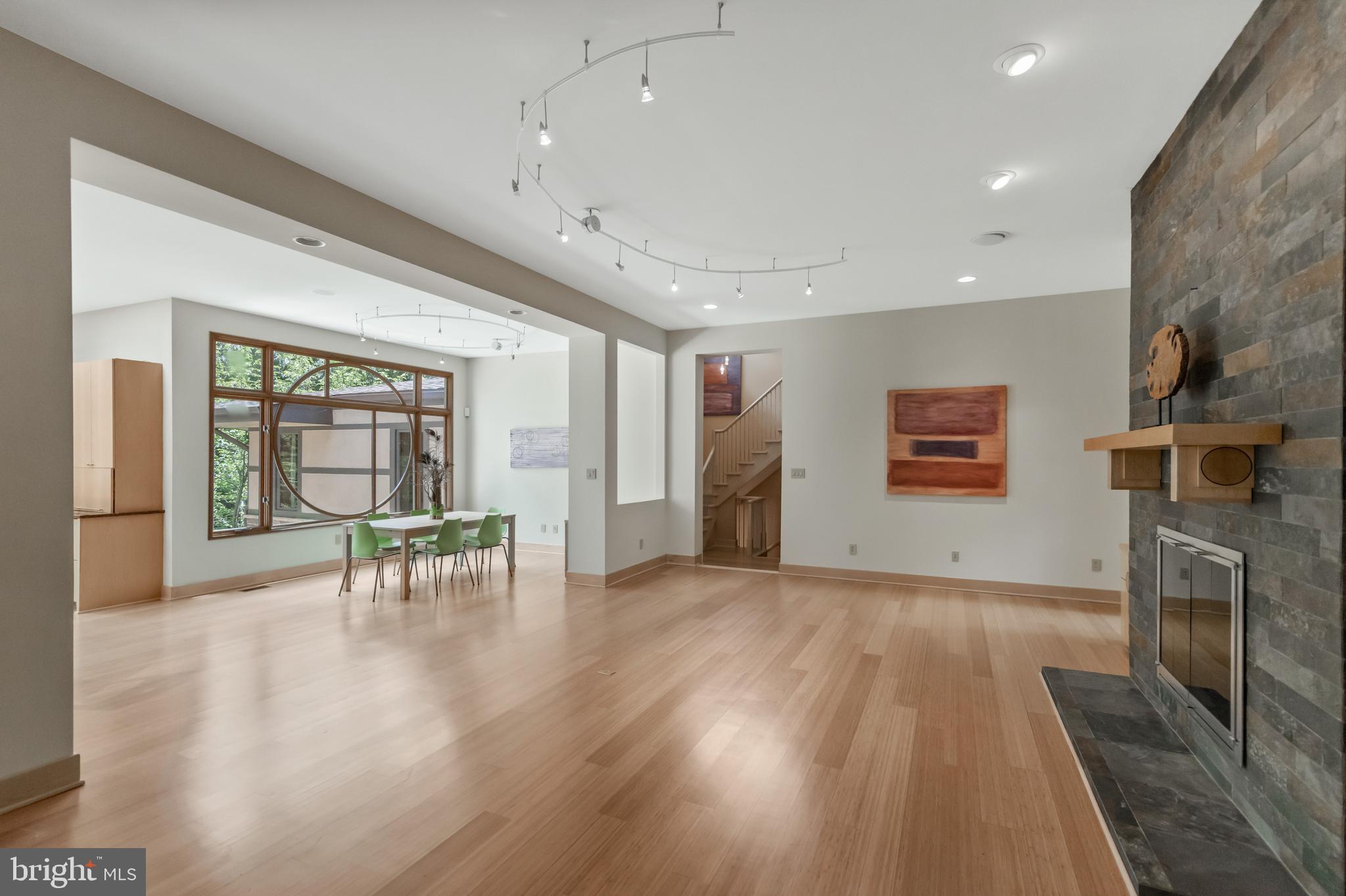 10107 Gary Road Potomac, MD 20854 - Photo 21 of 62 Family Room - Expert Craftsmanship