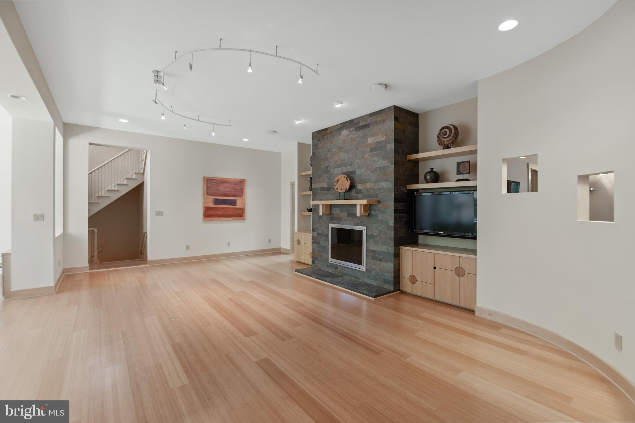 10107 Gary Road Potomac, MD 20854 - Photo 22 of 62 Family Room with Built-In Shelves