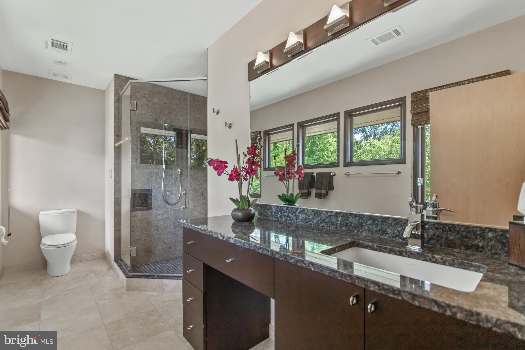 10107 Gary Road Potomac, MD 20854 - Photo 38 of 62 Upstairs Bedroom 2 En-Suite Bathroom