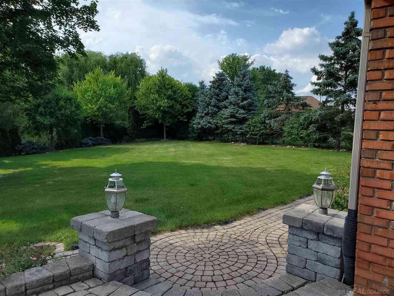 46869 West Ridge Drive Macomb, MI 48044 - Photo 8 of 48 50080942-7.JPG