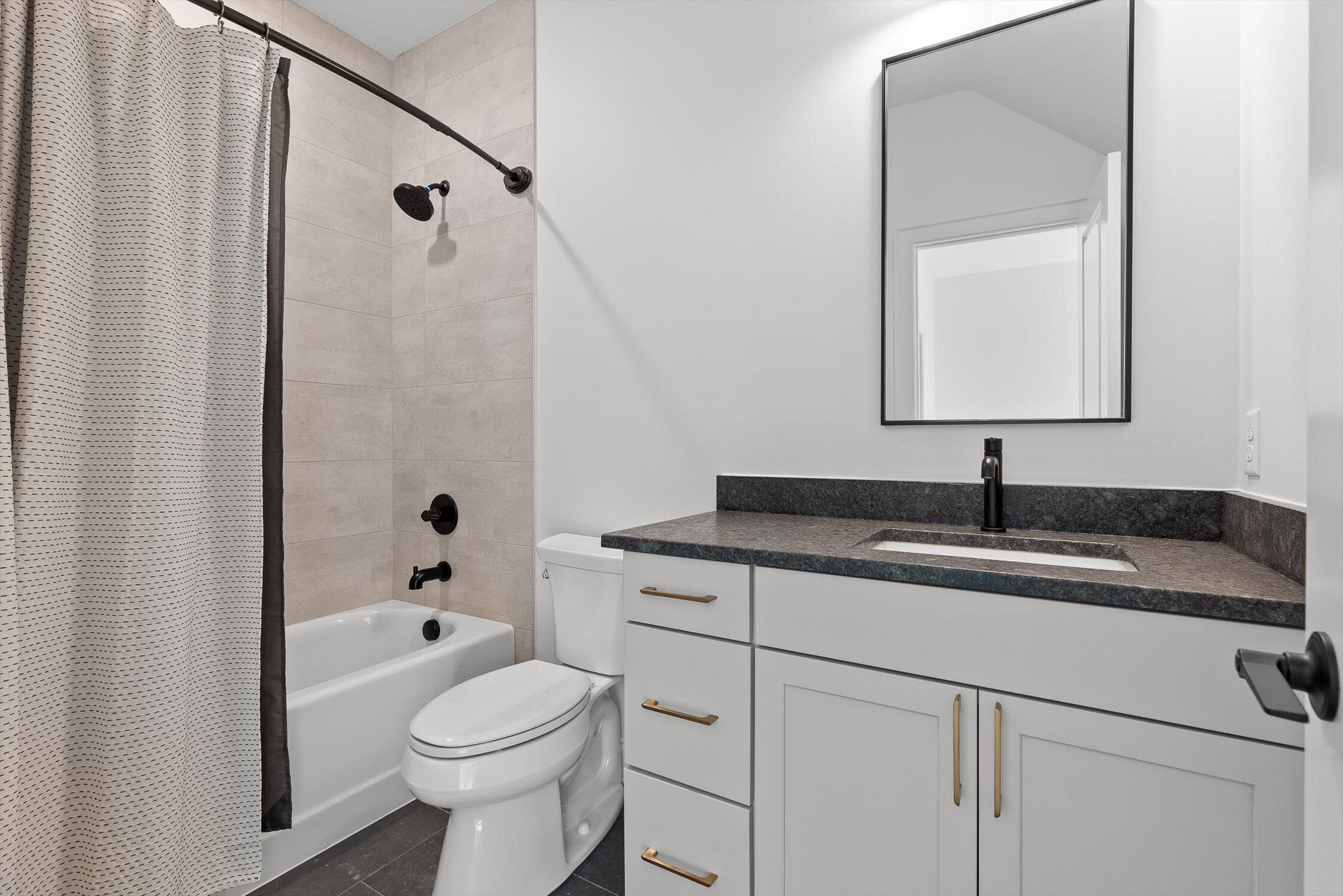 4597 Amethyst Road Chattanooga, TN 37419 - Photo 37 of 47 Bed4 Ensuite (Bath 3)