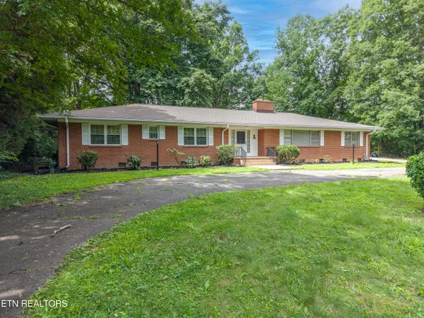 $579,900 | 1403 Wilkinson Pike, Maryville, TN 37803