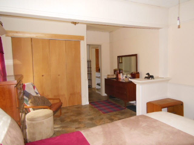 428 East 4th Street Flora, IL 62839 - Photo 13 of 21 Gallery Image 13