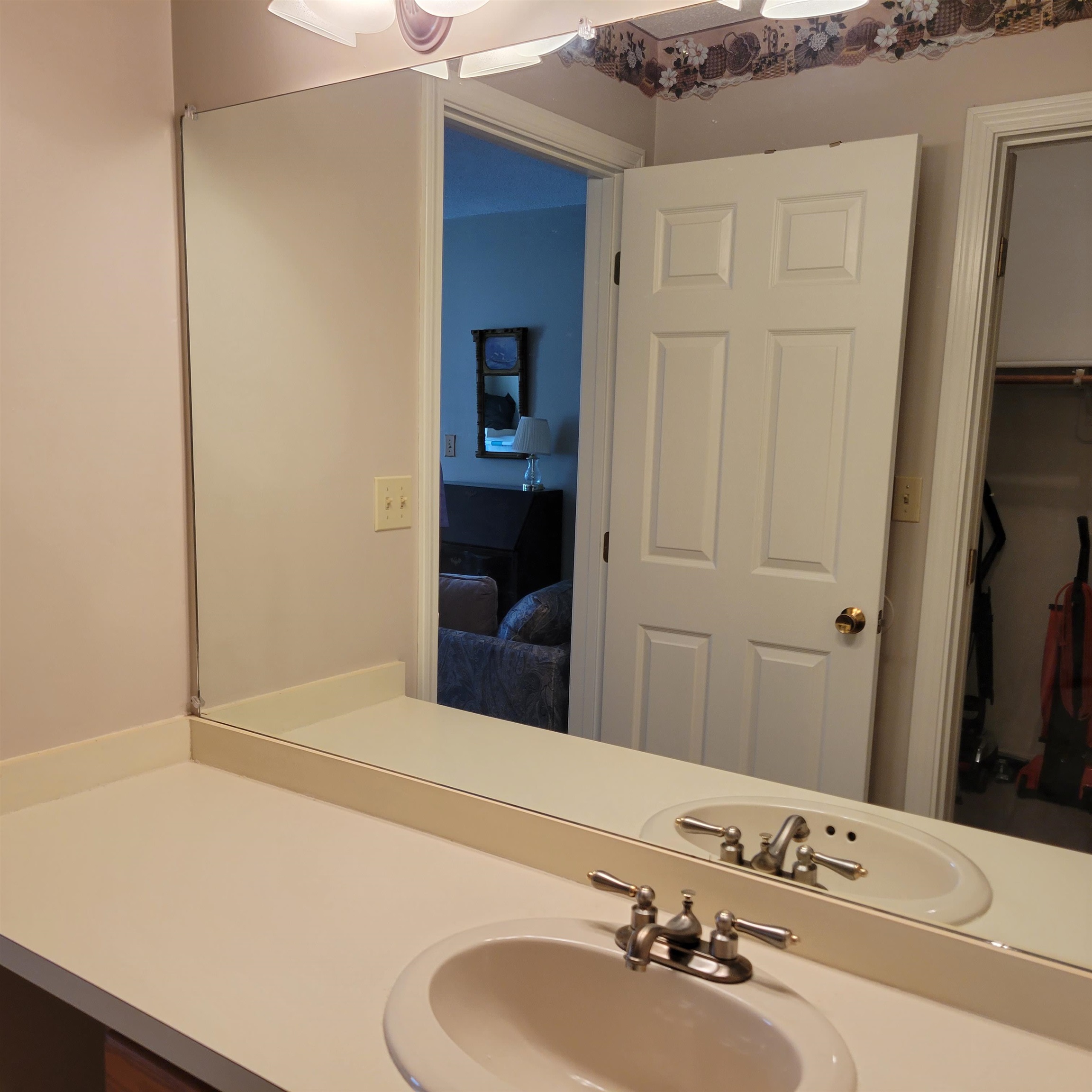 36 Riviera Road, Unit 36 Hudson, NH 03051 - Photo 9 of 23 Gallery Image 9