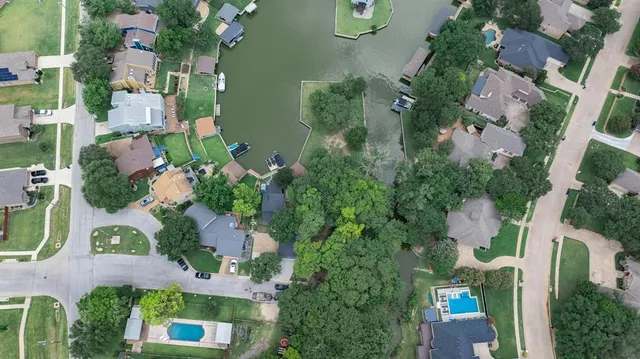 an aerial view of a house with outdoor space and lake view