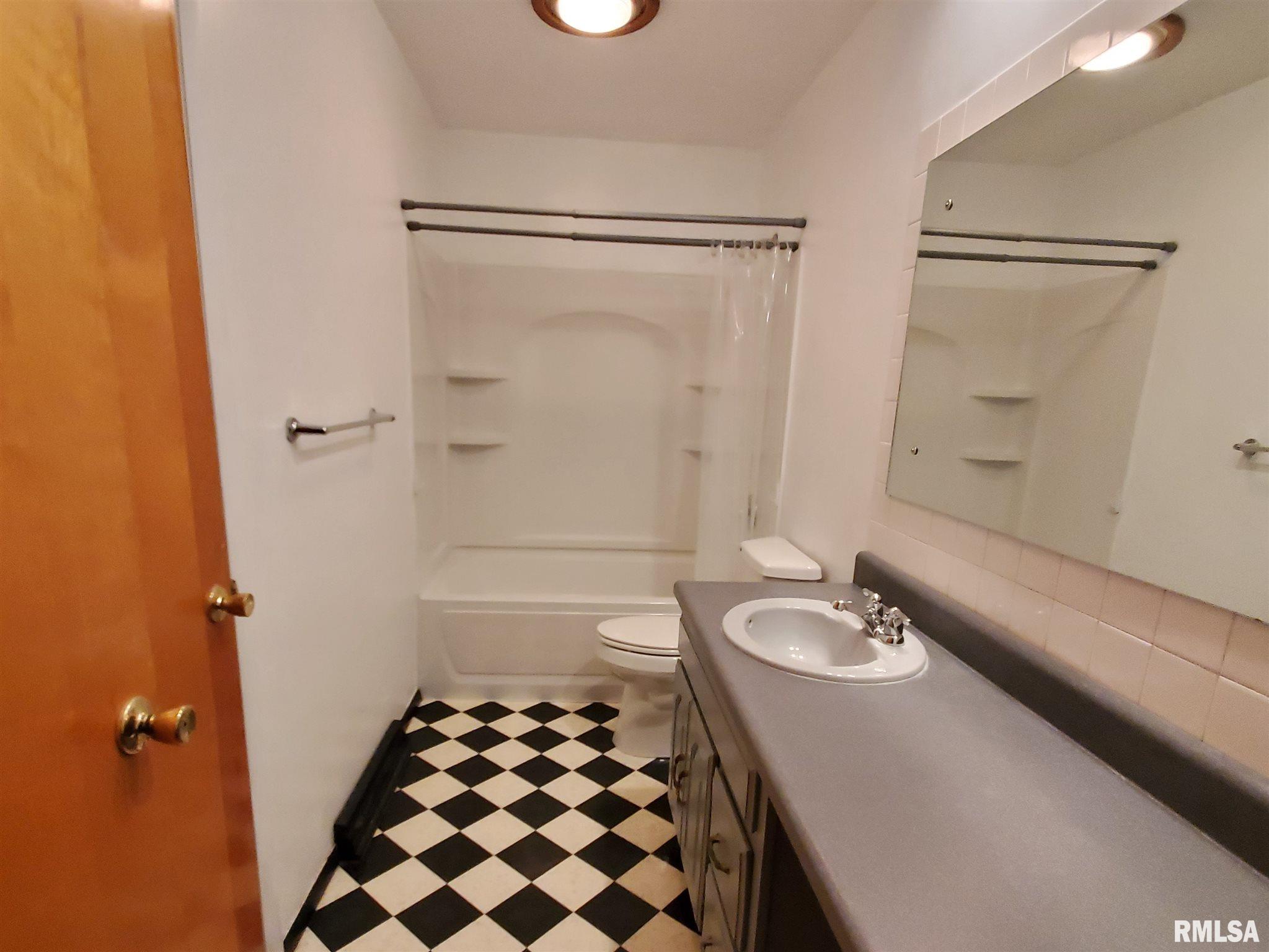 815 East Thoma Street Springfield, IL 62702 - Photo 3 of 29 Gallery Image 3