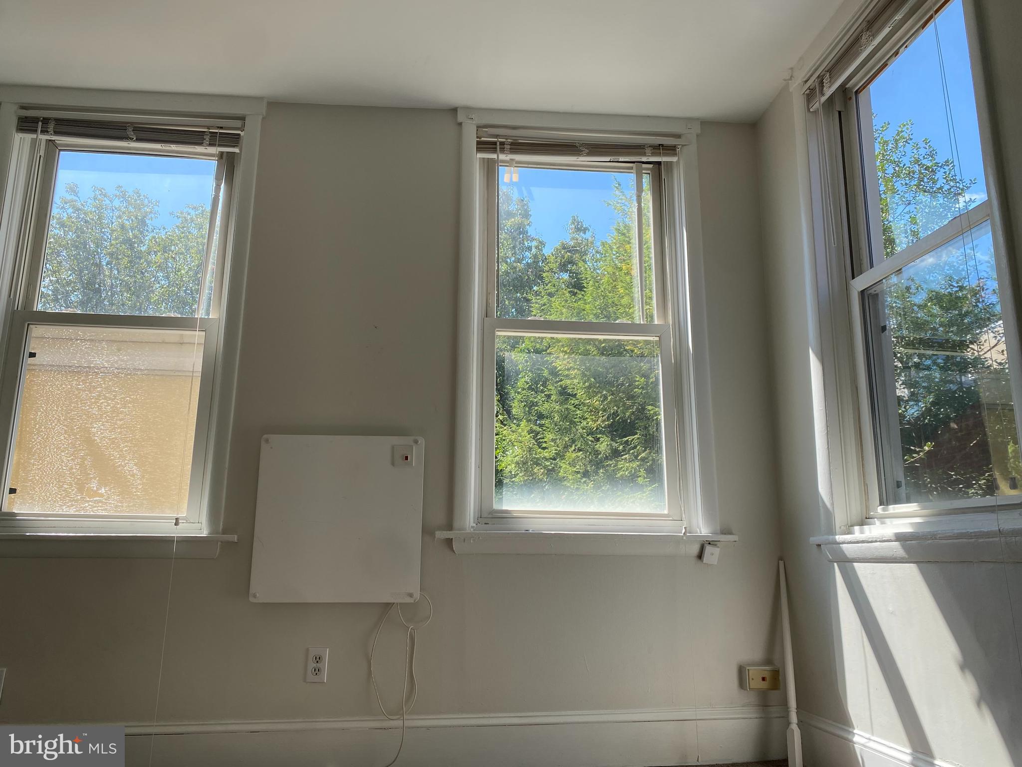 790 South Front Street Philadelphia, PA 19147 - Photo 6 of 12 a bathroom with a window