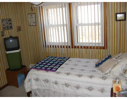 33 Hingham Road Grafton, MA 01536 - Photo 4 of 8 Gallery Image 4