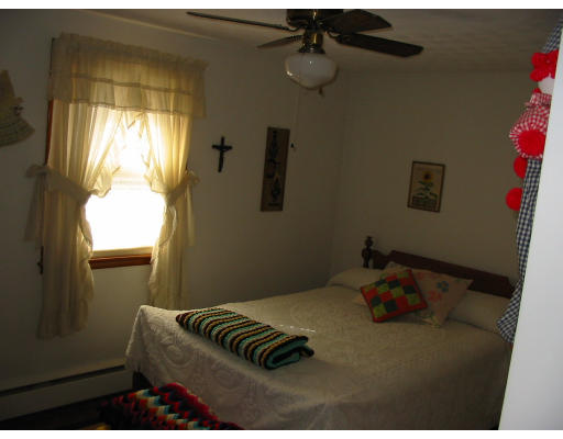 33 Hingham Road Grafton, MA 01536 - Photo 5 of 8 Gallery Image 5