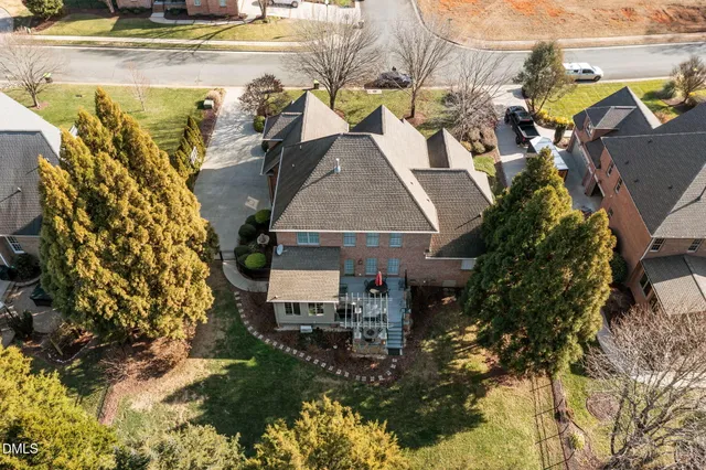 a view of workspace with windows