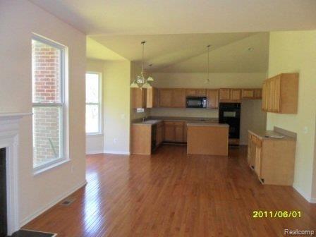 3178 Everett Drive Rochester, MI 48307 - Photo 4 of 17 004