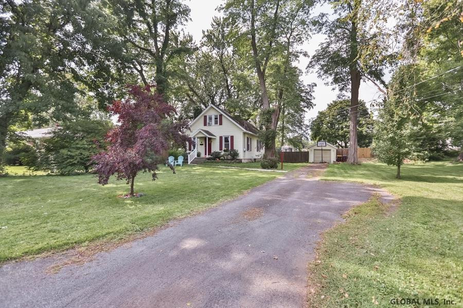 89 Hillcrest Road Colonie, NY 12110 - Photo 3 of 27 Photo 3