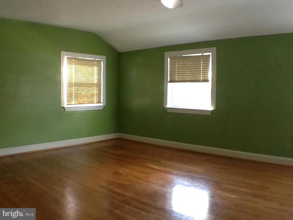 9501 Warren Street Silver Spring, MD 20910 - Photo 21 of 30 Bedroom (Master)
