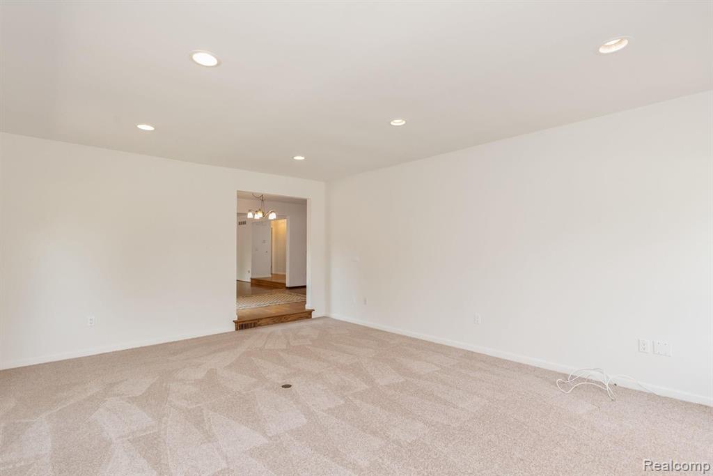 887 Ten Point Drive Rochester, MI 48309 - Photo 16 of 39