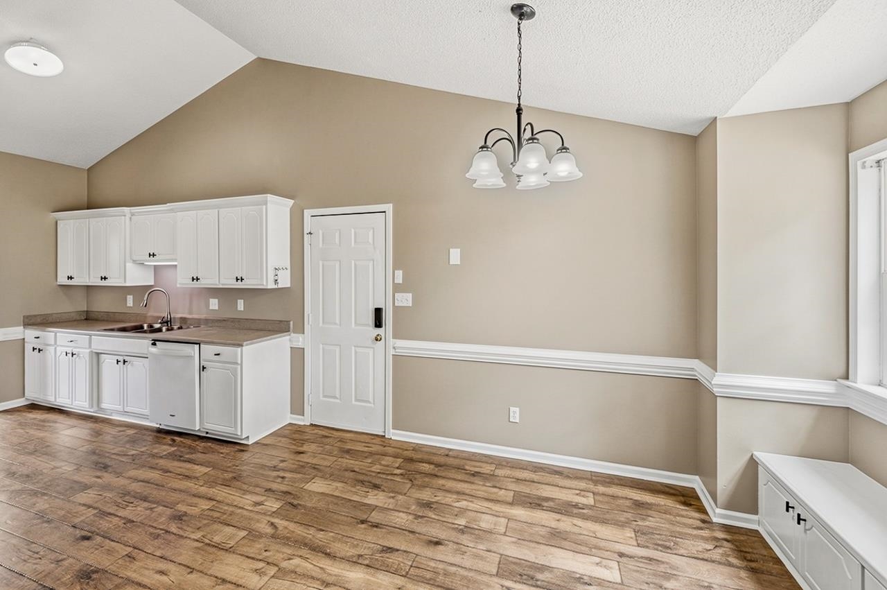 312 Carmichael Court Boiling Springs, SC 29316 - Photo 8 of 41