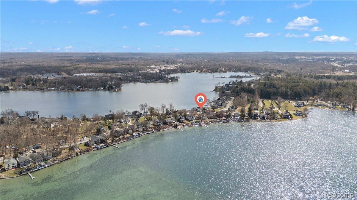 13459 Haddon Street Fenton, MI 48430 - Photo 58 of 84 Aerial view of a large body of water