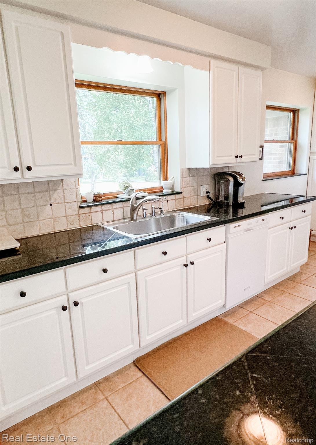 741 Ridgewood Road Rochester, MI 48306 - Photo 16 of 37 Gallery Image 16