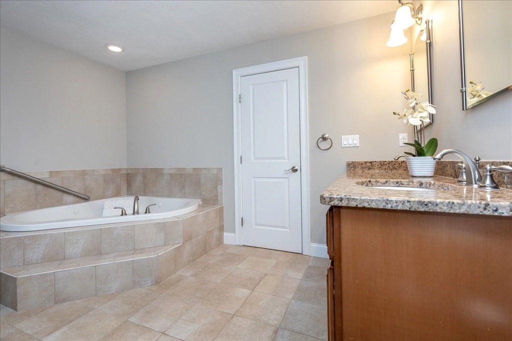 8 Sheldon Circle, Unit 8 Middleton, MA 01949 - Photo 24 of 42 Gallery Image 24