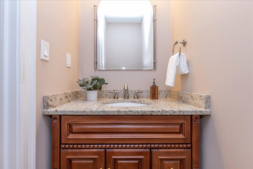 8 Sheldon Circle, Unit 8 Middleton, MA 01949 - Photo 9 of 42 Gallery Image 9