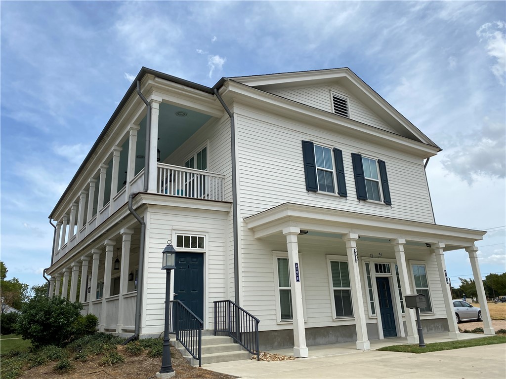 208 West 22nd Street, Unit B Bryan, TX 77803 - Photo 1 of 15 a front view of a house