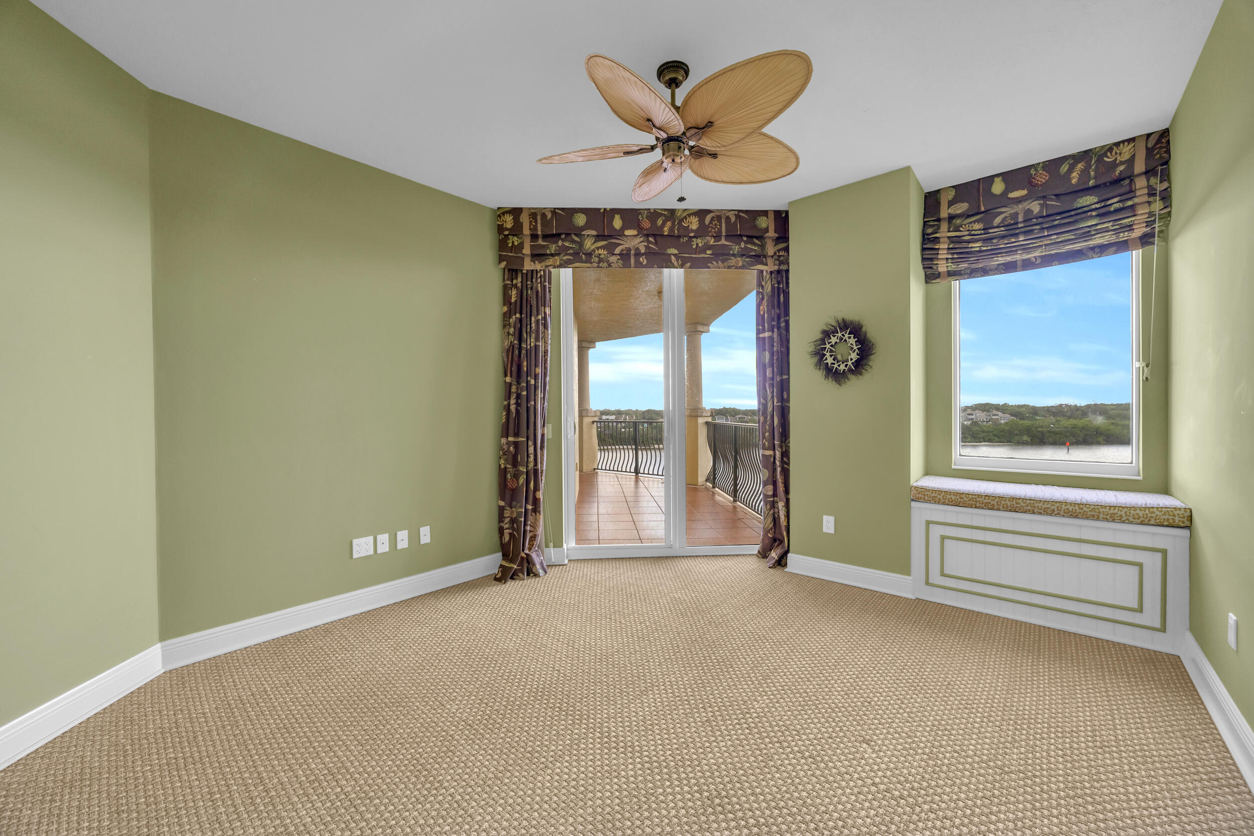 340 South US Highway 1, Unit 408 Jupiter, FL 33477 - Photo 38 of 53 a view of an empty room with a window