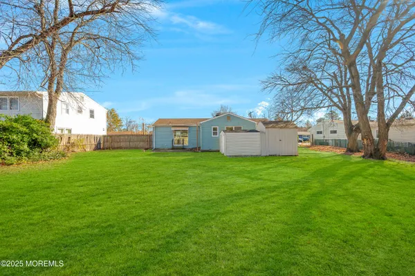 a view of a house with backyard