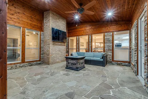a view of an outdoor space