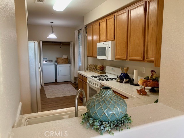 39213 Anchor Bay, Unit B Murrieta, CA 92563 - Photo 14 of 48 a very nice looking room with a large window