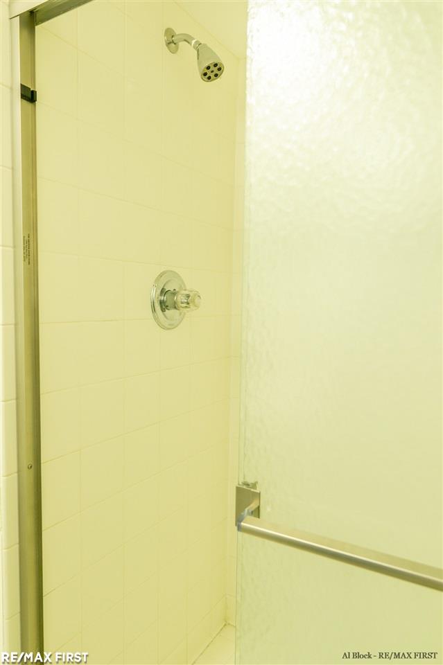 1685 Huntington Park Rochester, MI 48309 - Photo 31 of 32 50038526-30.JPG
