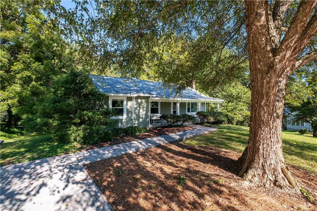 193 Victoria Street Elkin, NC 28621 - Photo 2 of 20 Concrete Walkway