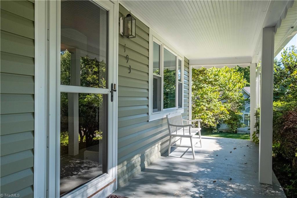 193 Victoria Street Elkin, NC 28621 - Photo 5 of 20 Front Porch