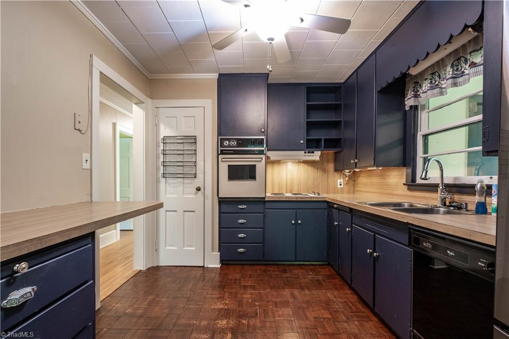 193 Victoria Street Elkin, NC 28621 - Photo 9 of 20 Kitchen w/Pantry