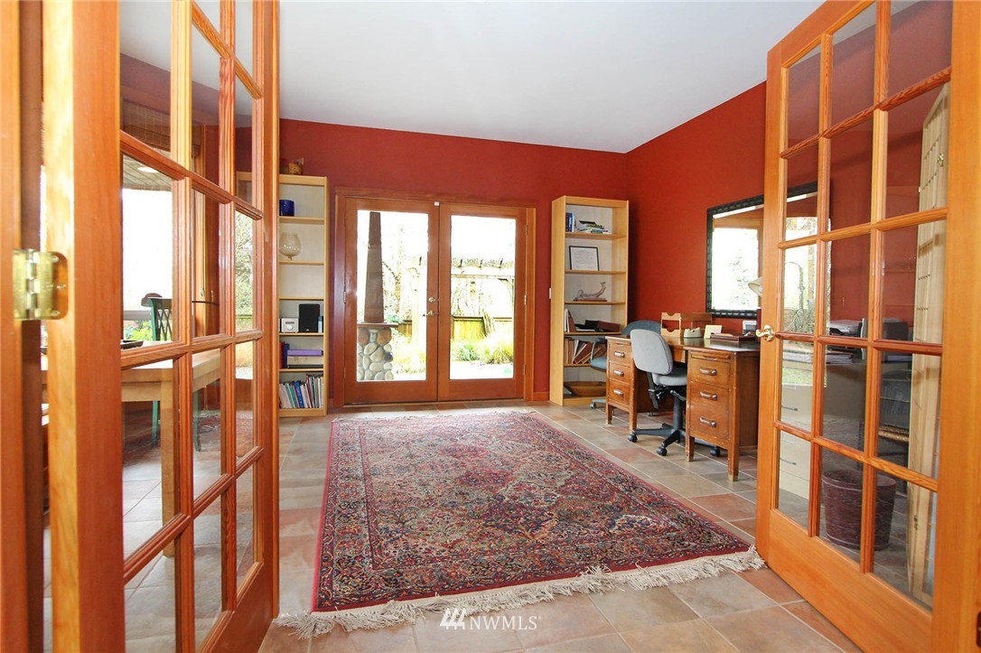 10709 Southwest Cowan Road Vashon, WA 98070 - Photo 11 of 25 Gallery Image 11