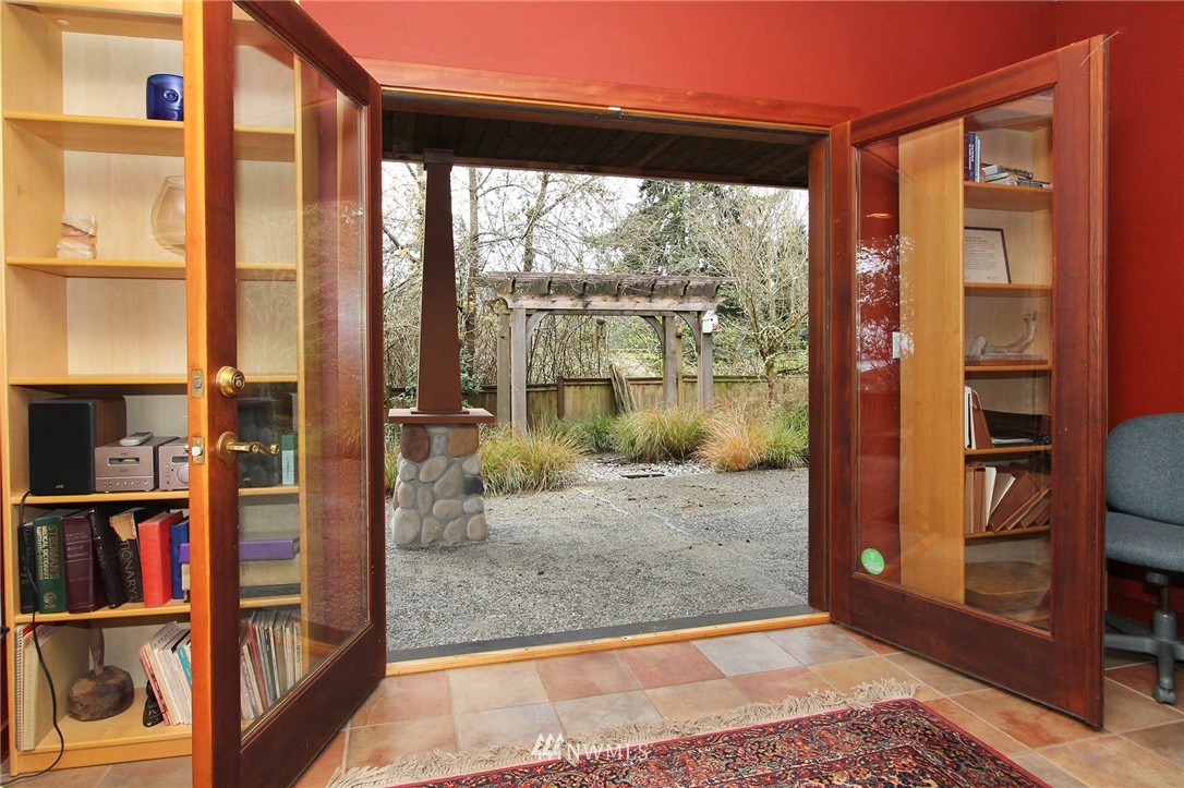 10709 Southwest Cowan Road Vashon, WA 98070 - Photo 12 of 25 Gallery Image 12