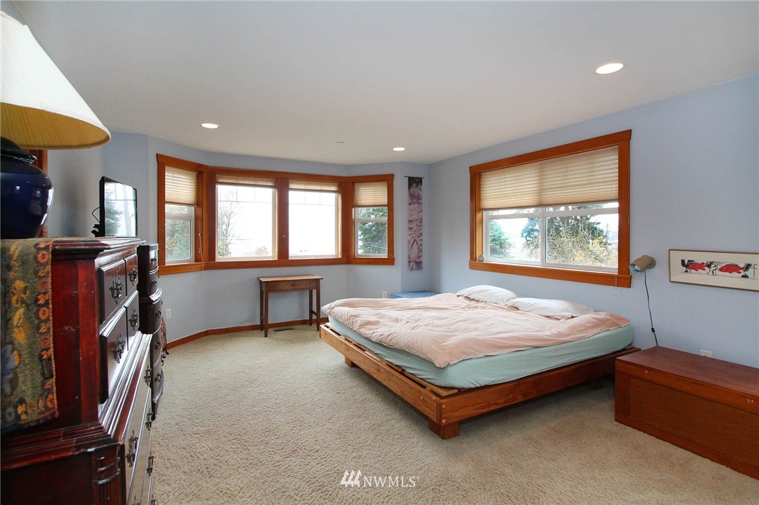 10709 Southwest Cowan Road Vashon, WA 98070 - Photo 15 of 25 Gallery Image 15