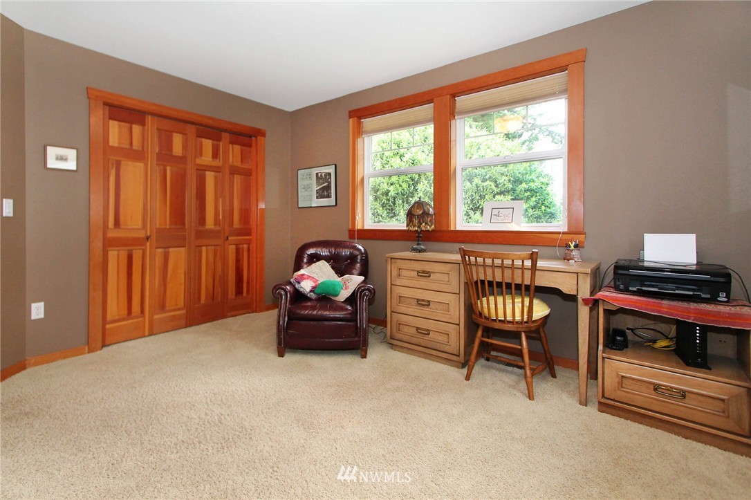 10709 Southwest Cowan Road Vashon, WA 98070 - Photo 19 of 25 Gallery Image 19