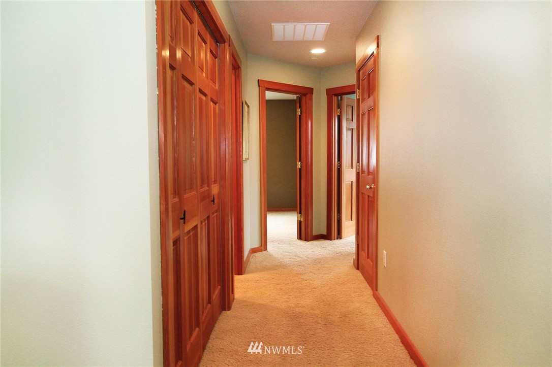 10709 Southwest Cowan Road Vashon, WA 98070 - Photo 20 of 25 Gallery Image 20