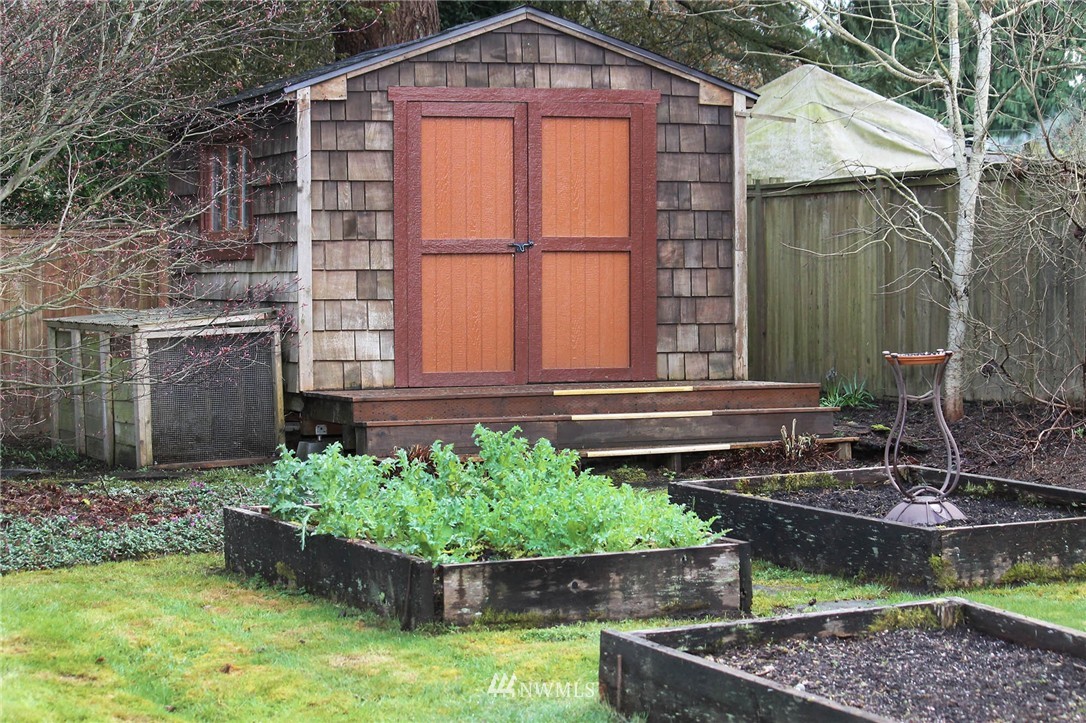 10709 Southwest Cowan Road Vashon, WA 98070 - Photo 24 of 25 Gallery Image 24