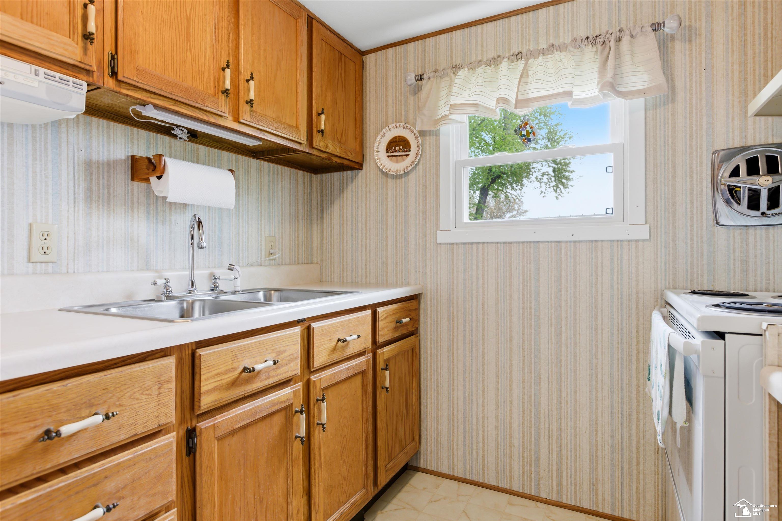 12337 Laird Road Brooklyn, MI 49230 - Photo 9 of 28