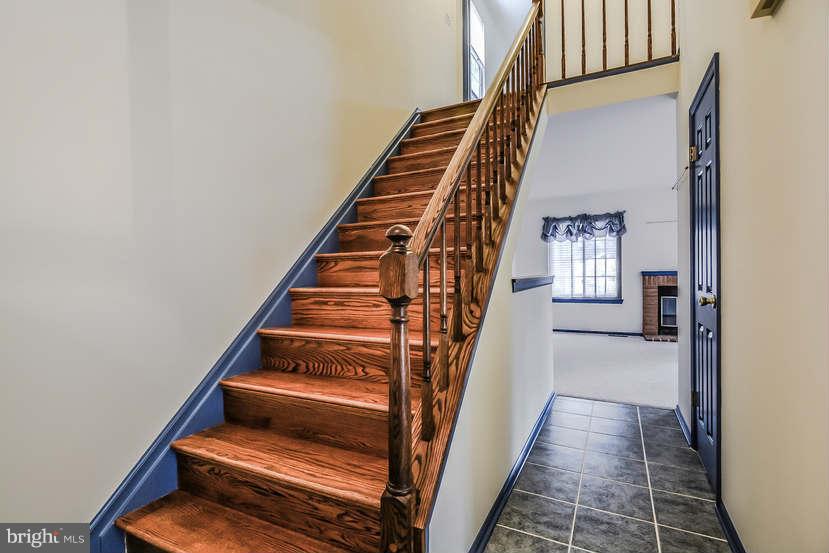 7201 Kindler Road Columbia, MD 21046 - Photo 2 of 27 Foyer