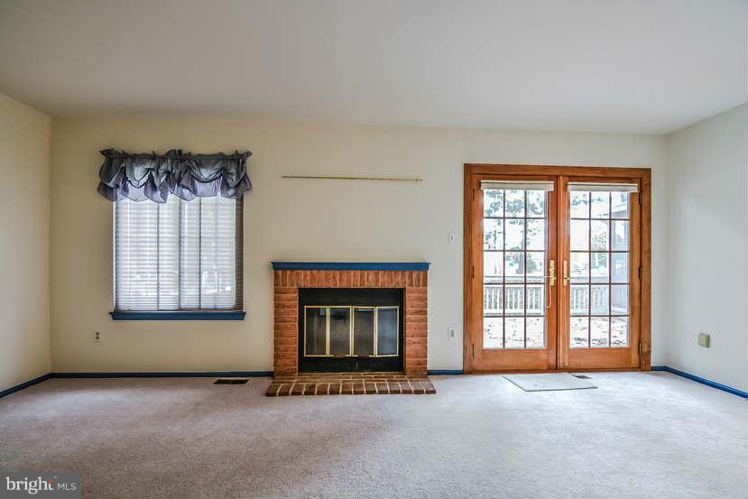 7201 Kindler Road Columbia, MD 21046 - Photo 4 of 27 Living Room