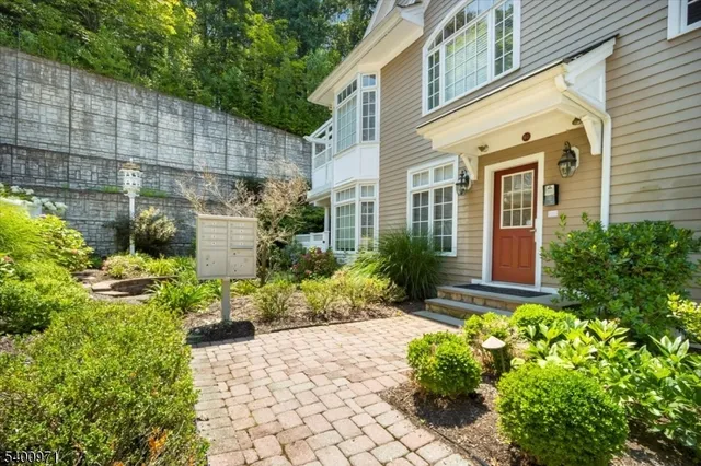 $725,000 | 60 Chestnut Street, Unit 2, Morristown, NJ 07960