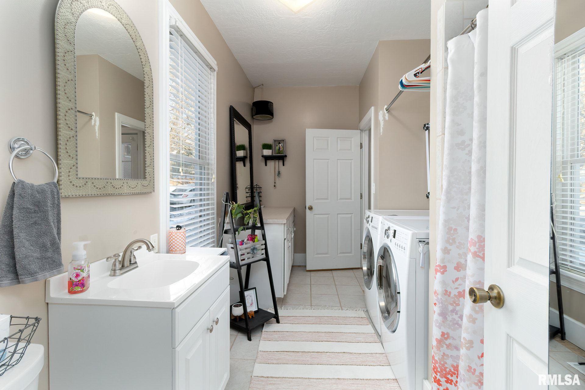 1127 Jersey Ridge Road Davenport, IA 52803 - Photo 13 of 23 Gallery Image 13