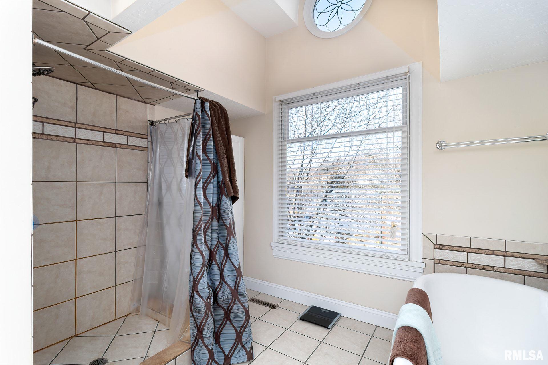 1127 Jersey Ridge Road Davenport, IA 52803 - Photo 18 of 23 Gallery Image 18