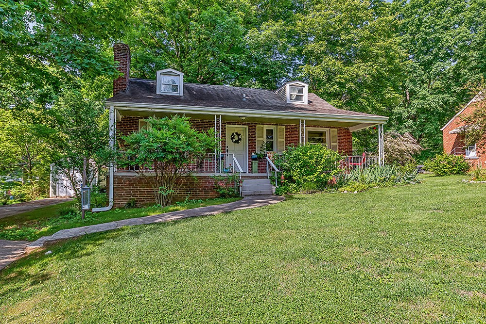 1783 Ramsay Street Alcoa, TN 37701 - Photo 3 of 24 Gallery Image 3